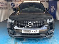 USED 2019 69 VOLVO XC40 1.5 T3 R-Design SUV 5dr Petrol Manual Euro 6 (s/s) (163 ps)+2 KEYS+1 FORMER KEEPER+FSH WITH NEW CLUTCH AND FLYWHEEL+NAV+HALF LEATHER SEATS+PARK CONTROL+PRIVACY+CLIMATE+MEDIA+BLUETOOTH+18