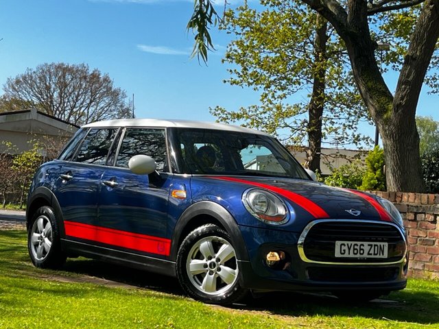 View our MINI Hatch 1.5 Cooper D Hatchback 5dr Diesel Manual Euro 6 (s/s) (116 ps)