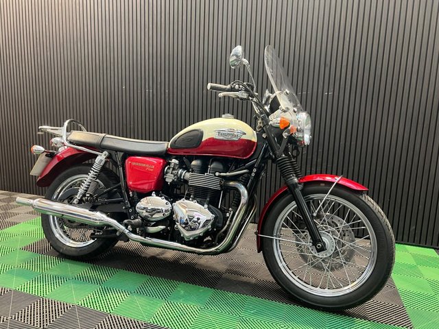 View our TRIUMPH BONNEVILLE T100