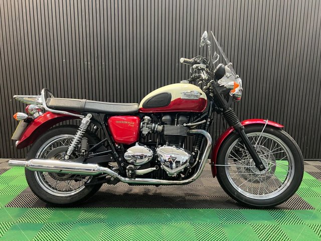 View our TRIUMPH BONNEVILLE T100
