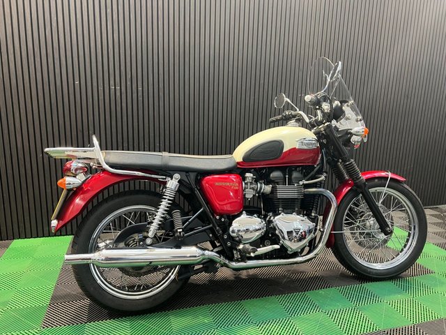 View our TRIUMPH BONNEVILLE T100