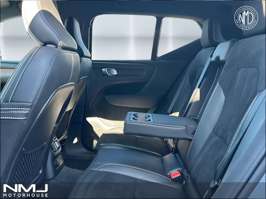 USED 2020 70 VOLVO XC40 1.5h T5 Twin Engine Recharge 10.7kWh R-Design Pro SUV 5dr Petrol Plug-in Hybrid Auto Euro 6 (s/s) (262 ps) SUV