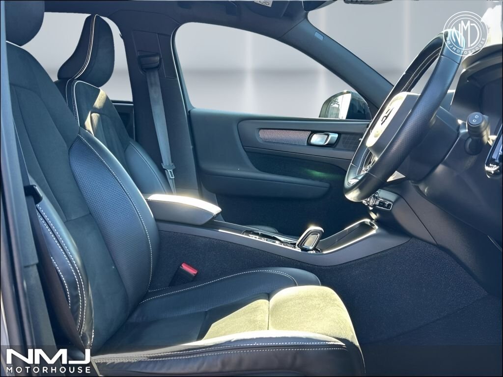 USED 2020 70 VOLVO XC40 1.5h T5 Twin Engine Recharge 10.7kWh R-Design Pro SUV 5dr Petrol Plug-in Hybrid Auto Euro 6 (s/s) (262 ps) SUV