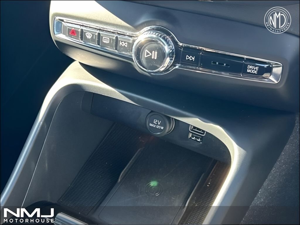 USED 2020 70 VOLVO XC40 1.5h T5 Twin Engine Recharge 10.7kWh R-Design Pro SUV 5dr Petrol Plug-in Hybrid Auto Euro 6 (s/s) (262 ps) SUV