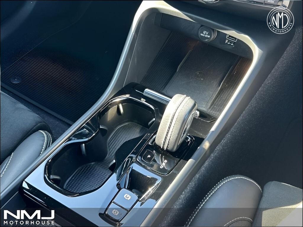 USED 2020 70 VOLVO XC40 1.5h T5 Twin Engine Recharge 10.7kWh R-Design Pro SUV 5dr Petrol Plug-in Hybrid Auto Euro 6 (s/s) (262 ps) SUV