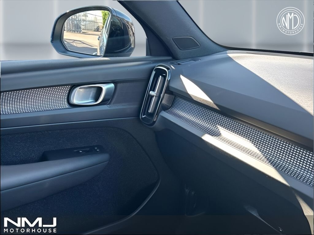 USED 2020 70 VOLVO XC40 1.5h T5 Twin Engine Recharge 10.7kWh R-Design Pro SUV 5dr Petrol Plug-in Hybrid Auto Euro 6 (s/s) (262 ps) SUV