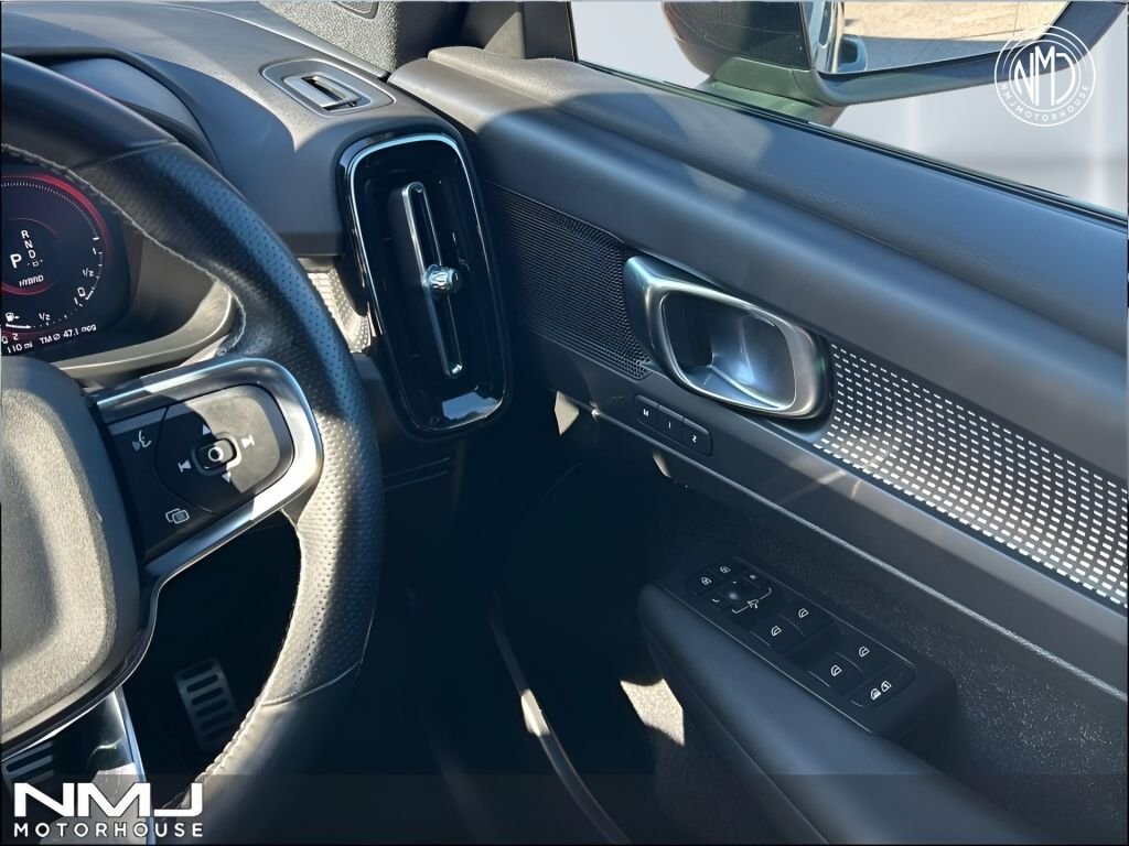 USED 2020 70 VOLVO XC40 1.5h T5 Twin Engine Recharge 10.7kWh R-Design Pro SUV 5dr Petrol Plug-in Hybrid Auto Euro 6 (s/s) (262 ps) SUV