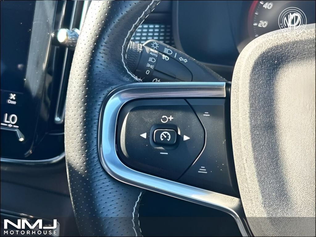 USED 2020 70 VOLVO XC40 1.5h T5 Twin Engine Recharge 10.7kWh R-Design Pro SUV 5dr Petrol Plug-in Hybrid Auto Euro 6 (s/s) (262 ps) SUV