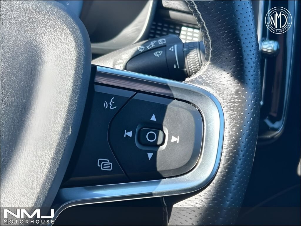 USED 2020 70 VOLVO XC40 1.5h T5 Twin Engine Recharge 10.7kWh R-Design Pro SUV 5dr Petrol Plug-in Hybrid Auto Euro 6 (s/s) (262 ps) SUV