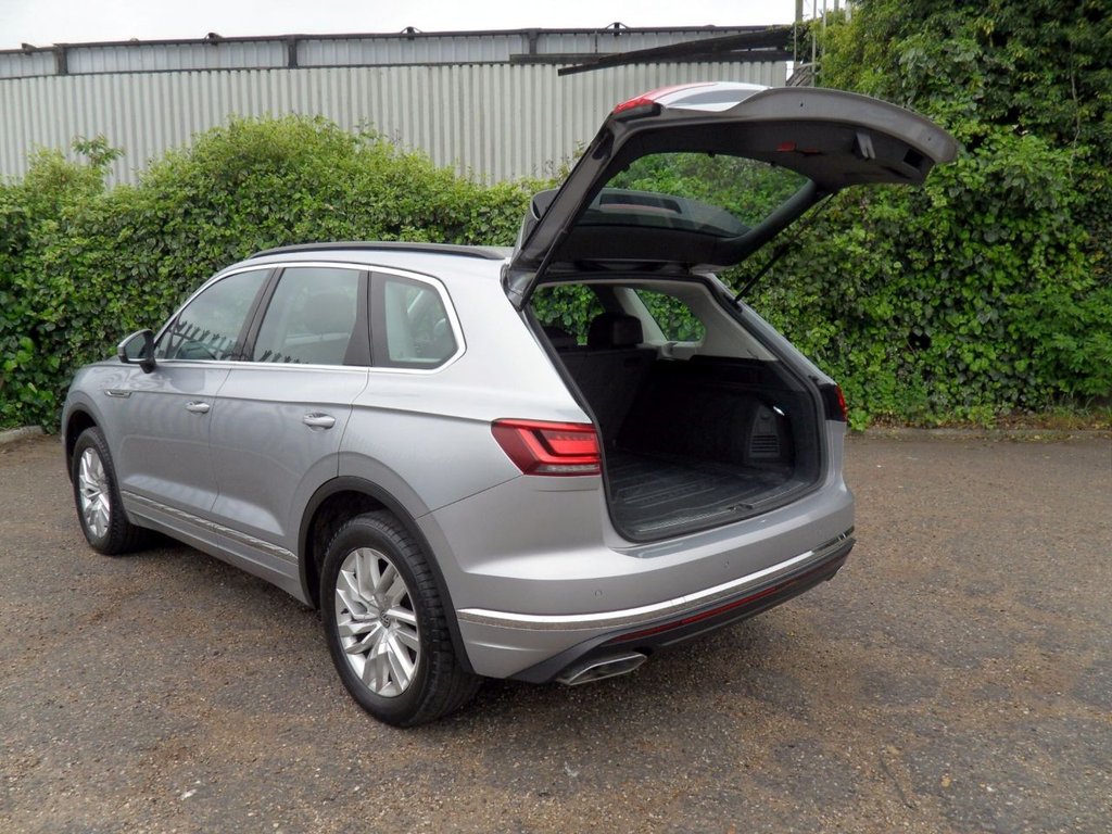 USED 2019 68 VOLKSWAGEN TOUAREG 3.0 TDI V6 SEL SUV 5dr Diesel Tiptronic 4Motion Euro 6 (s/s) (231 ps) 4Motion V6 SEL Automatic