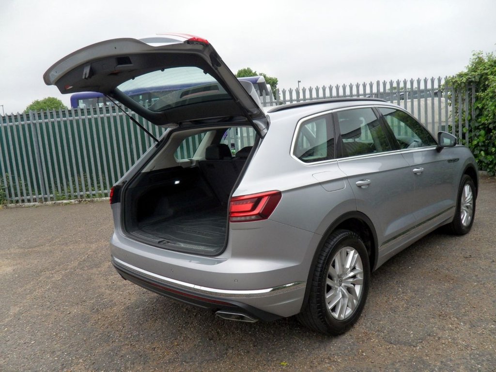 USED 2019 68 VOLKSWAGEN TOUAREG 3.0 TDI V6 SEL SUV 5dr Diesel Tiptronic 4Motion Euro 6 (s/s) (231 ps) 4Motion V6 SEL Automatic