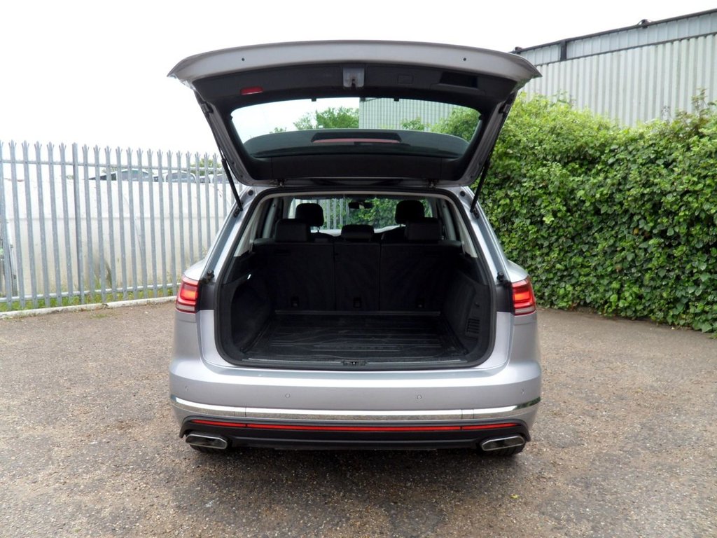 USED 2019 68 VOLKSWAGEN TOUAREG 3.0 TDI V6 SEL SUV 5dr Diesel Tiptronic 4Motion Euro 6 (s/s) (231 ps) 4Motion V6 SEL Automatic