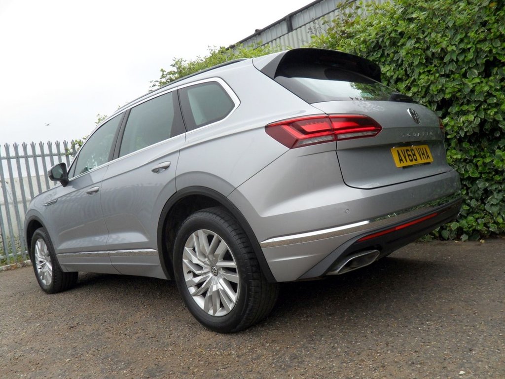 USED 2019 68 VOLKSWAGEN TOUAREG 3.0 TDI V6 SEL SUV 5dr Diesel Tiptronic 4Motion Euro 6 (s/s) (231 ps) 4Motion V6 SEL Automatic