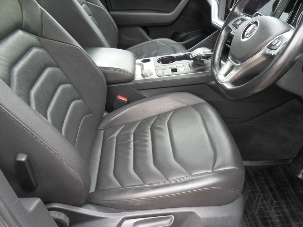 USED 2019 68 VOLKSWAGEN TOUAREG 3.0 TDI V6 SEL SUV 5dr Diesel Tiptronic 4Motion Euro 6 (s/s) (231 ps) 4Motion V6 SEL Automatic
