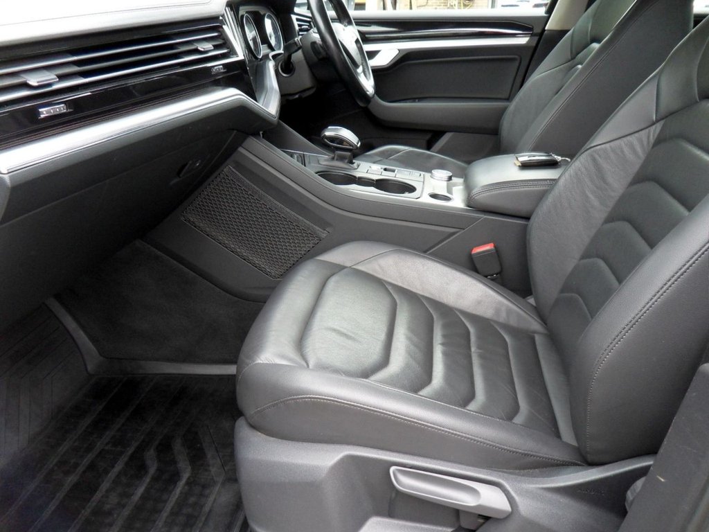 USED 2019 68 VOLKSWAGEN TOUAREG 3.0 TDI V6 SEL SUV 5dr Diesel Tiptronic 4Motion Euro 6 (s/s) (231 ps) 4Motion V6 SEL Automatic