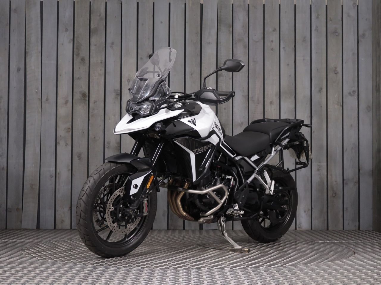 TRIUMPH TIGER 900