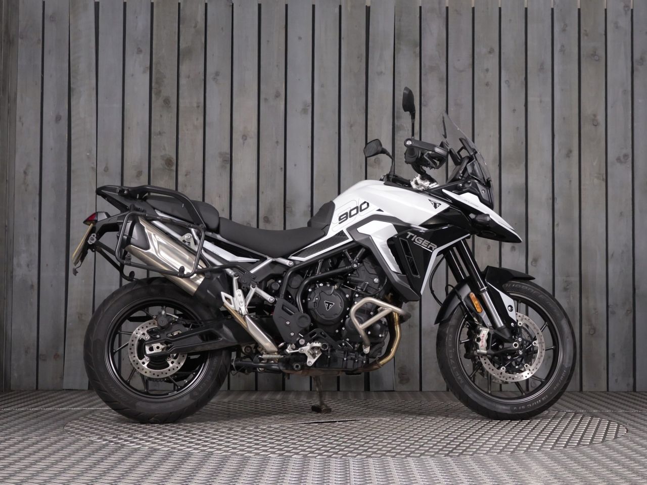 TRIUMPH TIGER 900