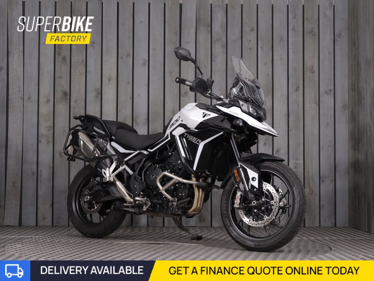 TRIUMPH TIGER 900