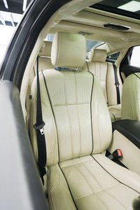 USED 2015 15 JAGUAR XJ 3.0d V6 Portfolio Auto Euro 5 (s/s) 4dr Panoramic Roof, Full Leather