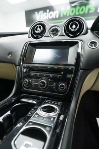 USED 2015 15 JAGUAR XJ 3.0d V6 Portfolio Auto Euro 5 (s/s) 4dr Panoramic Roof, Full Leather