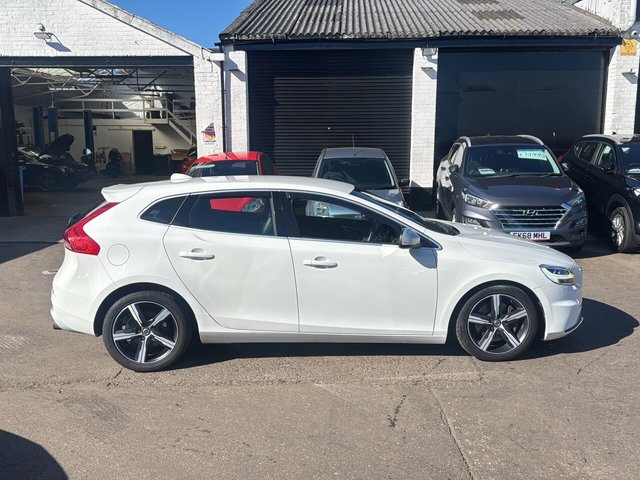 View our Volvo V40 1.5 T3 R-Design Hatchback 5dr Petrol Auto Euro 6 (s/s) (152 ps)