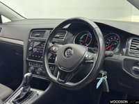 USED 2019 69 VOLKSWAGEN E-GOLF 35.8kWh e-Golf Hatchback 5dr Electric Auto (136 ps) 1 Previous Owner / EV Battery Certificate / Sat Nav / Front And Rear Parking Sensors / DAB / Bluetooth / ISOFIX