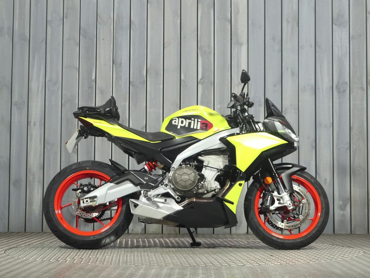 APRILIA TUONO 660