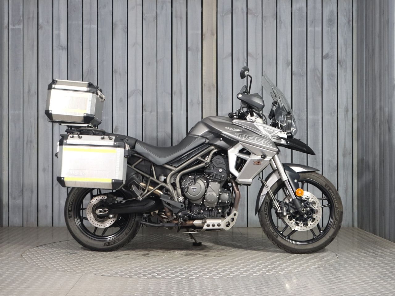 TRIUMPH TIGER 800