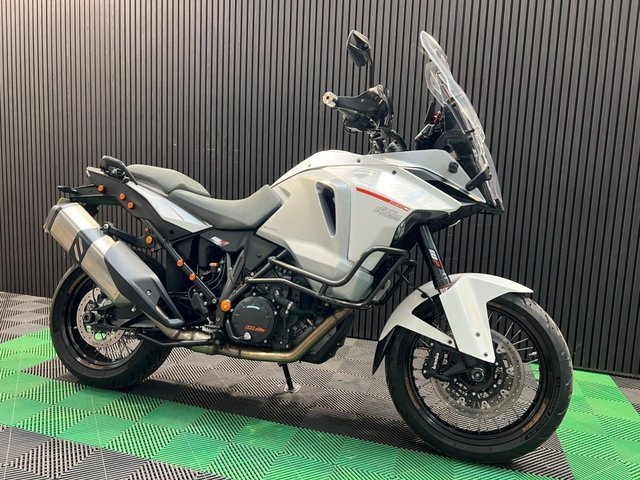 View our KTM 1290 SUPER ADVENTURE