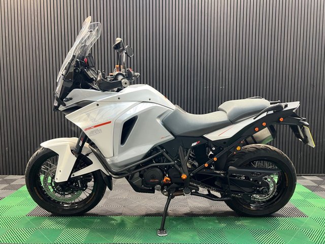 View our KTM 1290 SUPER ADVENTURE