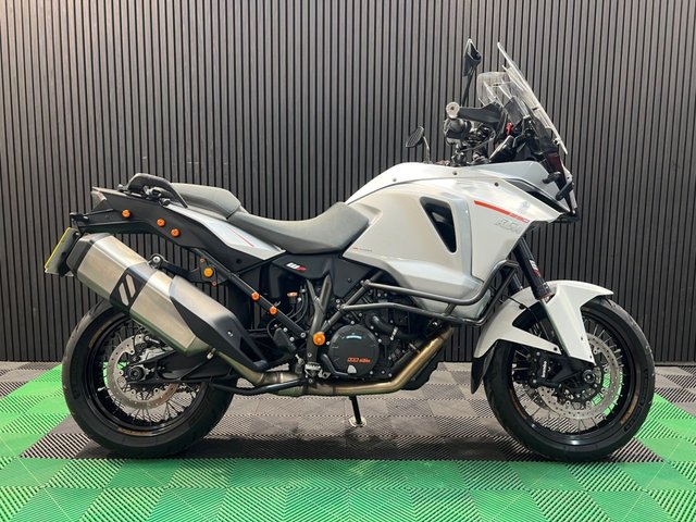 View our KTM 1290 SUPER ADVENTURE