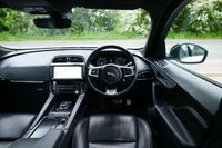 USED 2020 70 JAGUAR F-PACE 2.0 P250i Chequered Flag SUV 5dr Petrol Auto AWD Euro 6 (s/s) (250 ps) GLACIER WHITE METALLIC PAINTWORK + SUNROOF + WINTER PACK + BLACK PACK