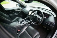 USED 2020 70 JAGUAR F-PACE 2.0 P250i Chequered Flag SUV 5dr Petrol Auto AWD Euro 6 (s/s) (250 ps) GLACIER WHITE METALLIC PAINTWORK + SUNROOF + WINTER PACK + BLACK PACK