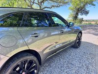 USED 2017 67 JAGUAR F-PACE 3.0 V6 SUERCHARGER AUTOMATIC 4X4 AWD EURO 6  ** FULL SERVICE HISTORY **