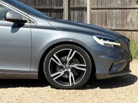USED 2018 18 VOLVO V40 2.0 V40 R-Design Pro T2 5dr Sat Nav Heated Seats