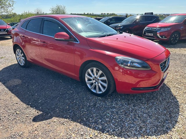 2015 VOLVO V40 2.0 D4 SE LUX NAV HATCHBACK 5DR DIESEL MANUAL EURO 6 S... photo