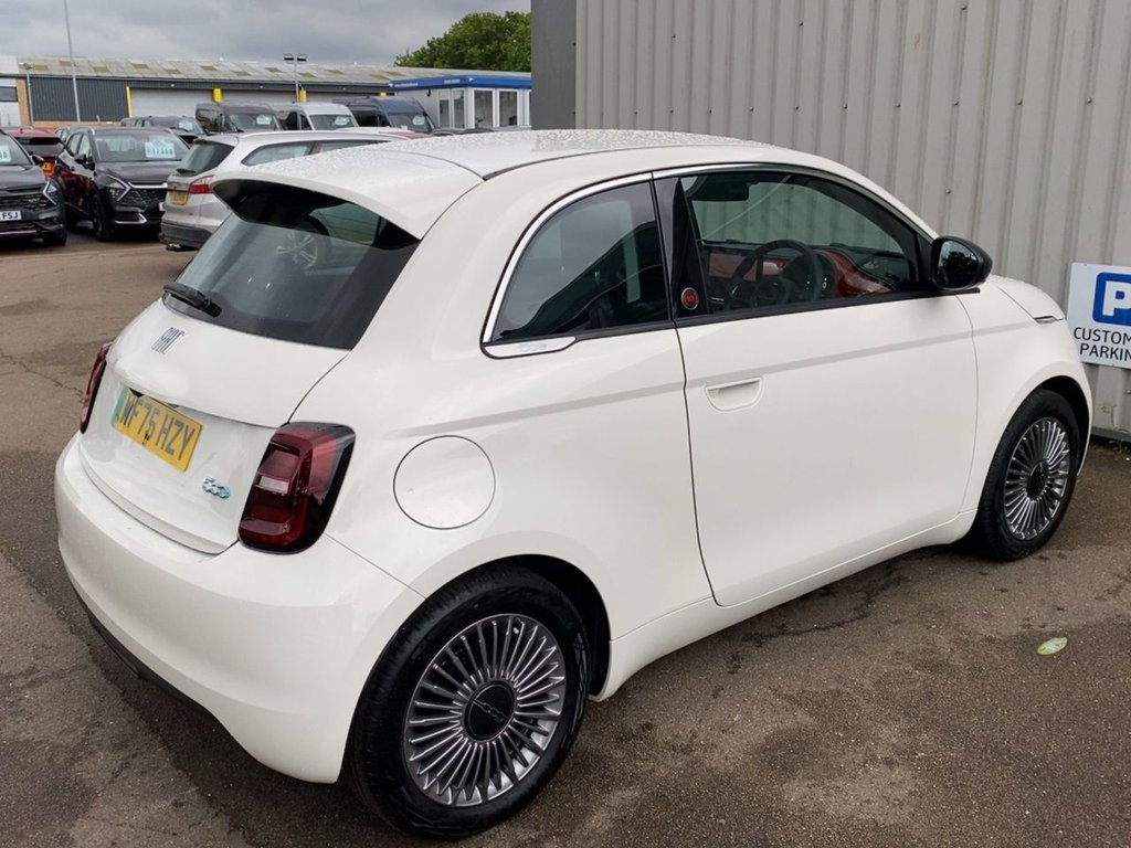 USED 2025 75 FIAT 500E 42kWh RED Hatchback 3dr Electric Auto (118 ps) Hatchback