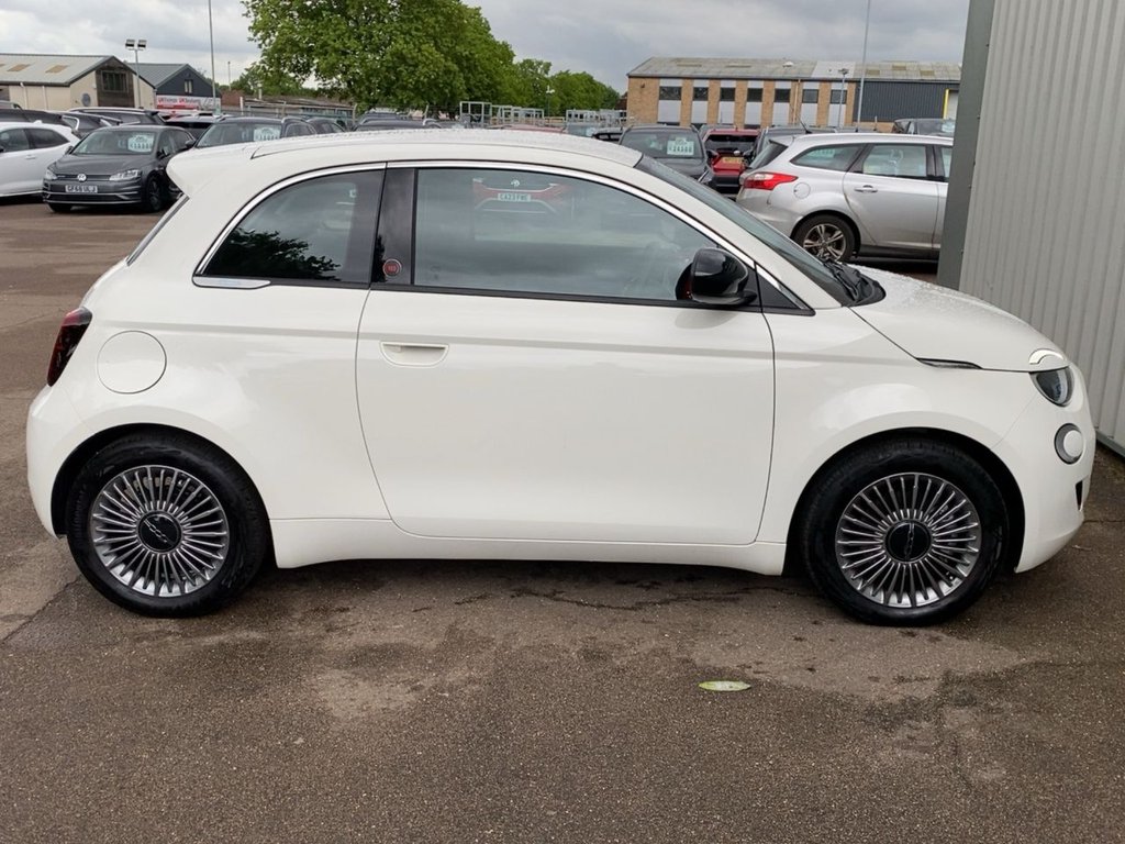 USED 2025 75 FIAT 500E 42kWh RED Hatchback 3dr Electric Auto (118 ps) Hatchback