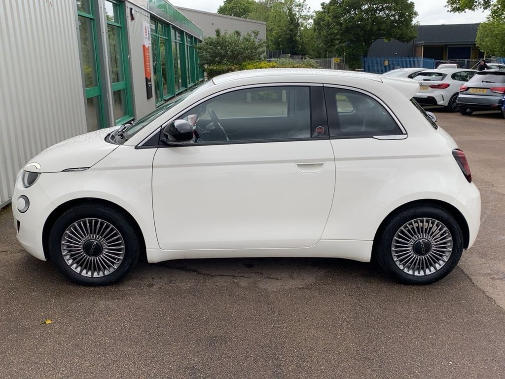 USED 2025 75 FIAT 500E 42kWh RED Hatchback 3dr Electric Auto (118 ps) Hatchback