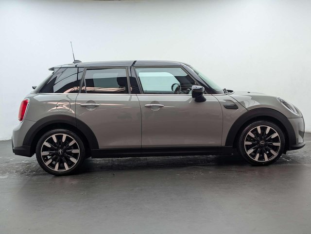 USED 2021 21 MINI HATCH 1.5 Cooper Exclusive Auto 5dr CLICK+COLLECT / HOME DELIVERY