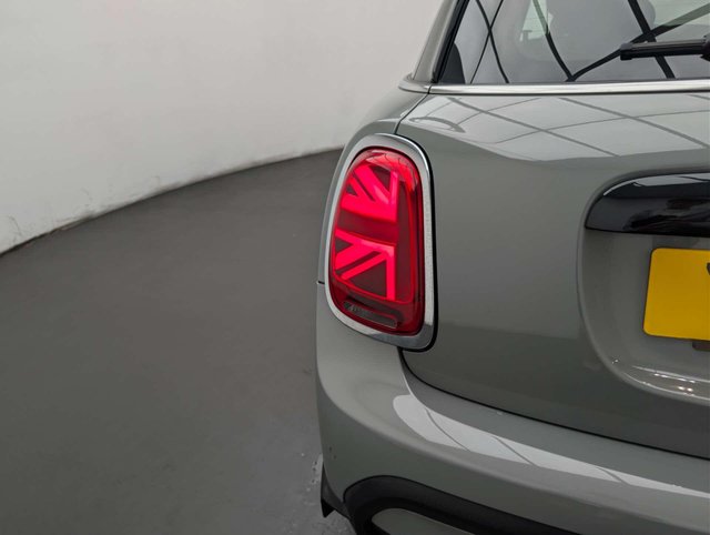 USED 2021 21 MINI HATCH 1.5 Cooper Exclusive Auto 5dr CLICK+COLLECT / HOME DELIVERY