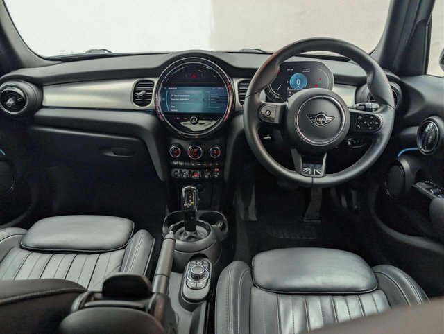 USED 2021 21 MINI HATCH 1.5 Cooper Exclusive Auto 5dr CLICK+COLLECT / HOME DELIVERY