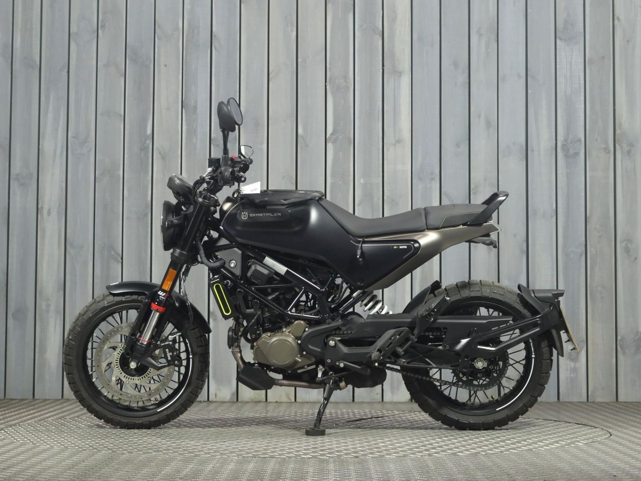 HUSQVARNA SVARTPILEN 125
