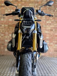 USED 2023 73 BMW R 1250 R SE. TRIPLE BLACK. ONLY 209 MILES. TOP BOX. JUST HAD A BMW SERVICE TOO. Genuine, very low mileage