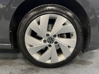 USED 2022 71 VOLKSWAGEN GOLF 1.5 eTSI MHEV Style Hatchback 5dr Petrol Hybrid DSG Euro 6 (s/s) (150 ps) FULL SERVICE HISTORY + 6 MONTHS WARRANTY + MIN 6 MONTHS MOT + SATNAV + APP CONNECT +