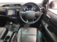 USED 2020 20 TOYOTA HI-LUX 2.4 D-4D Invincible X Pickup Double Cab 4dr Diesel Manual 4WD Euro 6 (s/s) (TSS) (150 ps) 