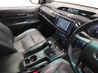 USED 2020 20 TOYOTA HI-LUX 2.4 D-4D Invincible X Pickup Double Cab 4dr Diesel Manual 4WD Euro 6 (s/s) (TSS) (150 ps) 