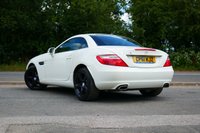 USED 2011 61 MERCEDES-BENZ SLK 1.8 SLK200 BlueEfficiency Edition 125 Convertible 2dr Petrol G-Tronic+ Euro 5 (s/s) (184 ps) CALCITE WHITE PAINTWORK + SAT NAV + DAB RADIO + BLUETOOTH