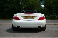 USED 2011 61 MERCEDES-BENZ SLK 1.8 SLK200 BlueEfficiency Edition 125 Convertible 2dr Petrol G-Tronic+ Euro 5 (s/s) (184 ps) CALCITE WHITE PAINTWORK + SAT NAV + DAB RADIO + BLUETOOTH
