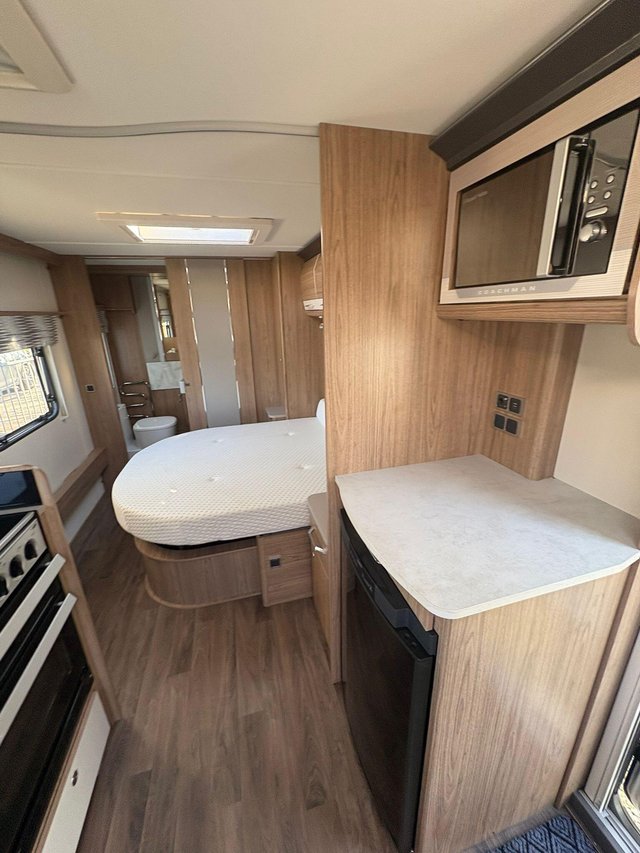 View our COACHMAN VIP 575